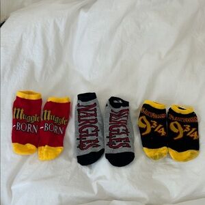 Warner Bros. Muggle and Platform 9 3/4 Socks Set - Red, Black, Gray, Yellow